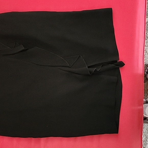 Black Banana Republic Skirt with Front Ruffle - Picture 3 of 7